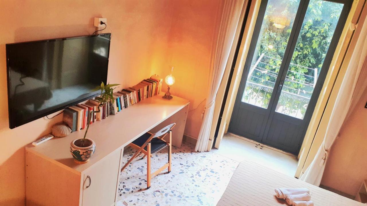 Bed and Breakfast Bed And Books Isabella Katánie Exteriér fotografie