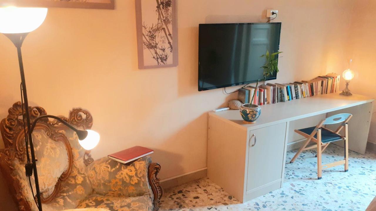 Bed and Breakfast Bed And Books Isabella Katánie Exteriér fotografie